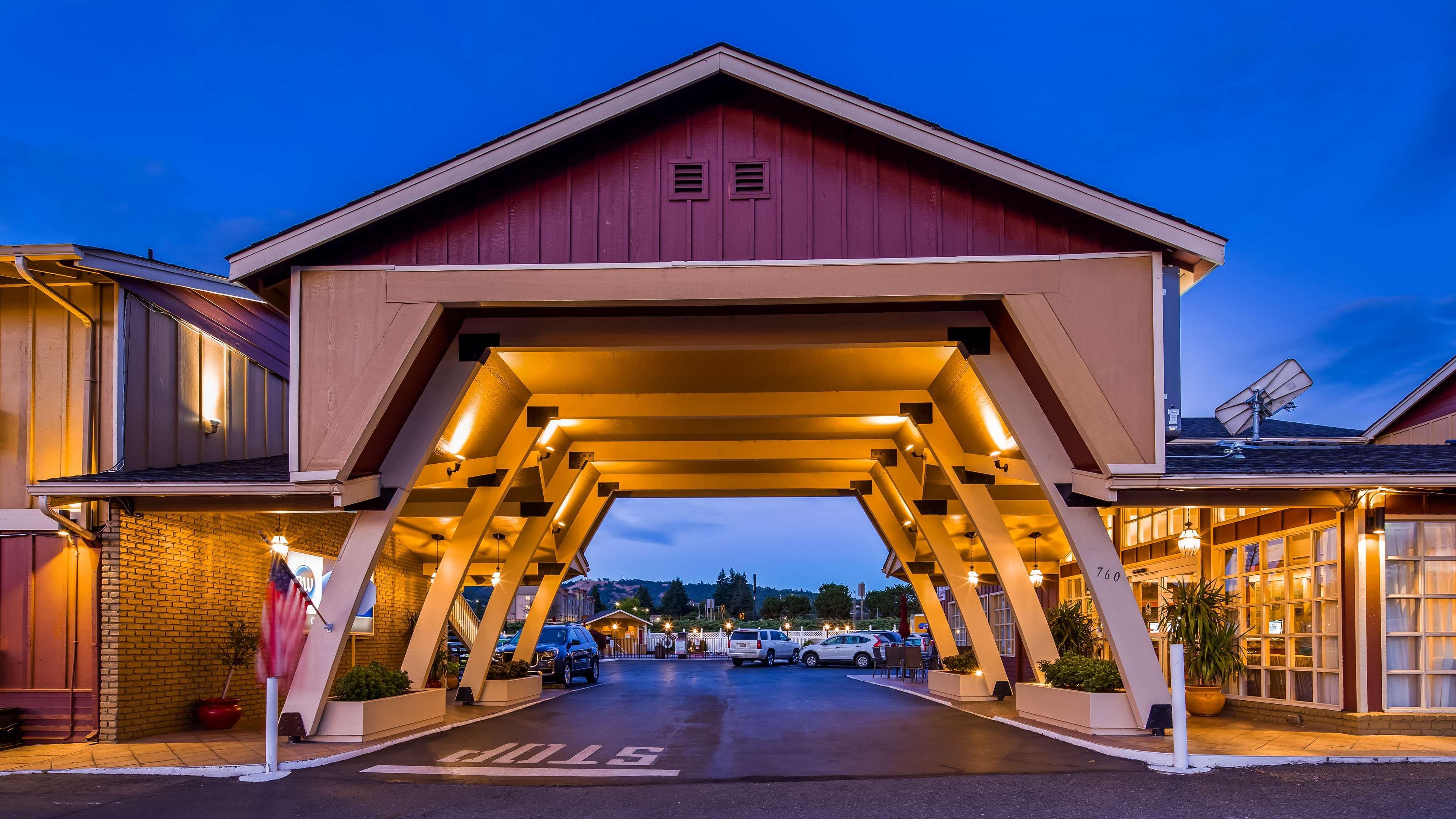 Best Western Garden Villa Inn Розберг Екстер'єр фото